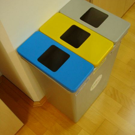 Tridelni koš v sivi barvi z barvnimi pokrovi - ECOLOGEC